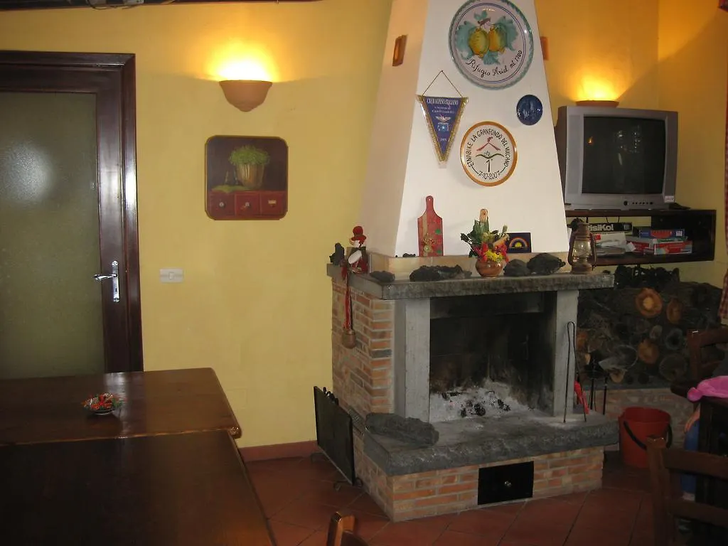 Bed and Breakfast Rifugio Ariel Ragalna 3*,  Italia